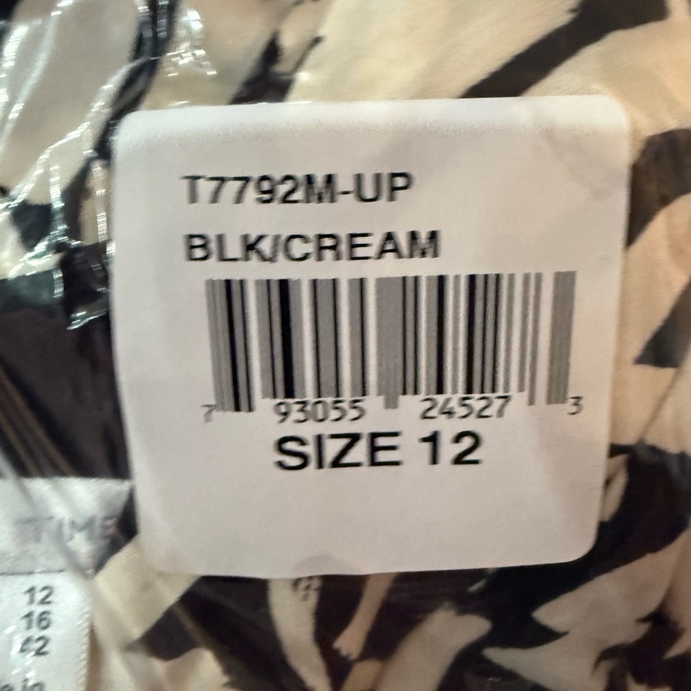 London Times Wrap Style Flutter Sleeve Black and … - image 8